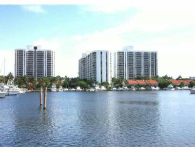 Yacht Club at Aventura